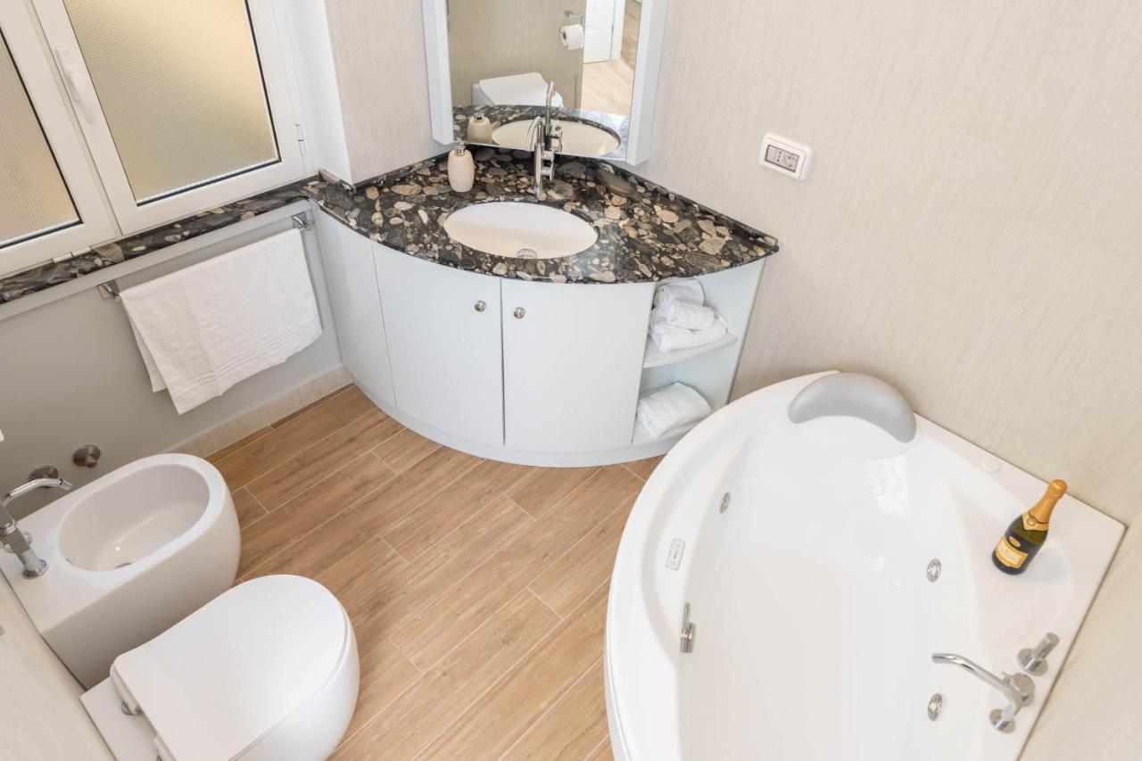 Colosseo Brightful Apartment With Rooftop Rome Buitenkant foto